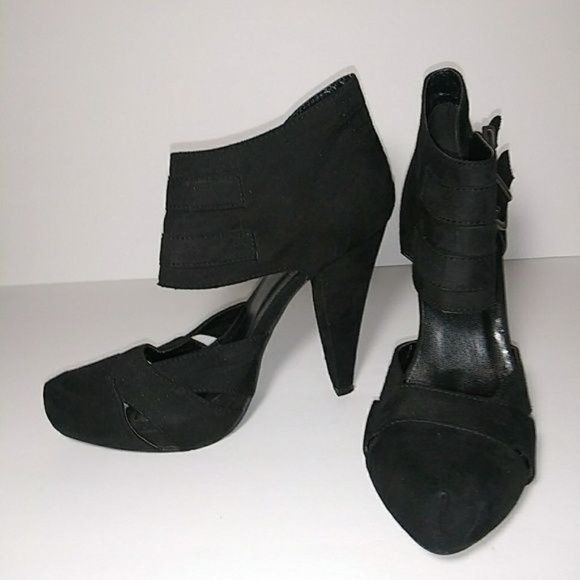 Black Faux Suede Black Heels Size 8 - Picture 3 of 8